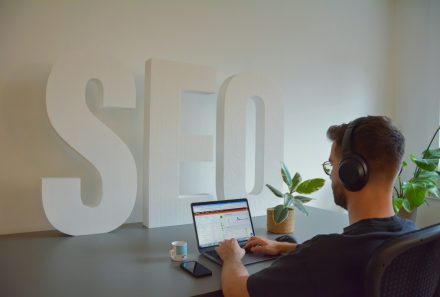 SEO Services in Dubai: How Much Does SEO Cost, Opportunities, and Performance Benchmarks